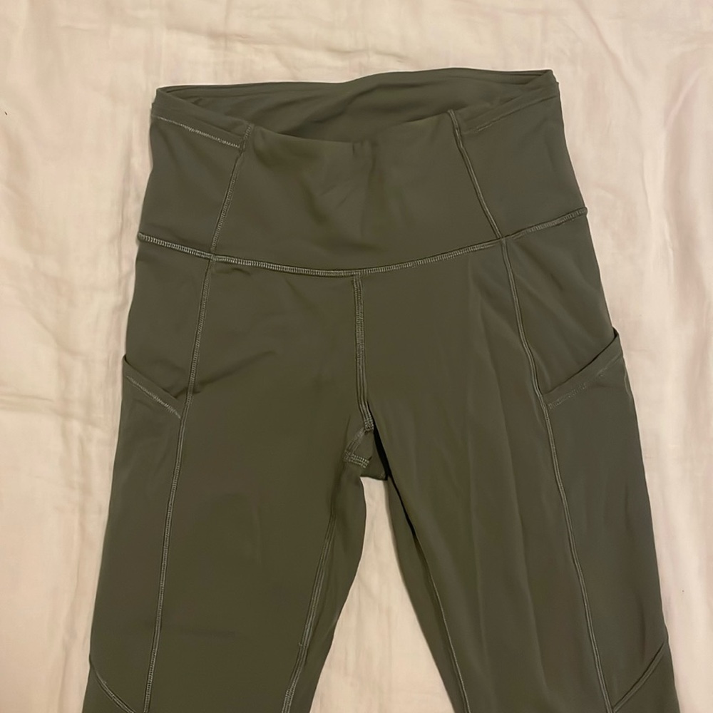 Lululemon cropped leggings Size 4